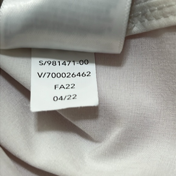 Athleta Cream Button Down Shirt polyester/spandex blend. 1x - Picture 5 of 9